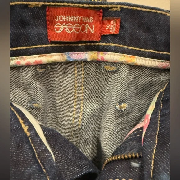 Johnny Was and Sasson Dark Blue Flare Jeans - Picture 7 of 7